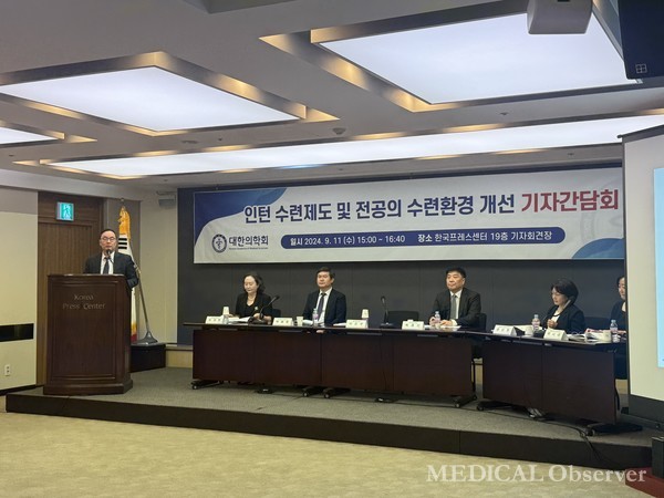 대한의학회는 11일 오후 한국프레스센터에서 인턴 수련제도 및 전공의 수련환경 개선 기자간담회를 개최했다.