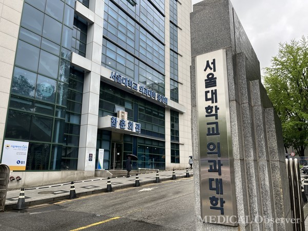 2학기가 시작됐지만 의대증원에 반발해 휴학계를 제출한 의대생들이 복학하지 않아 교내가 조용하다. 