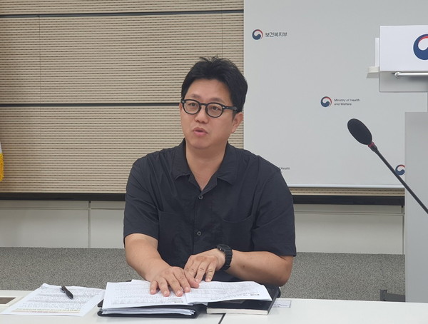 보건복지부 강준 의료개혁총괄과장에 따르면 계약형 필수의사제 시범사업이 내년 초부터 실시될 것으로 전망된다. 아직 참여 지자체는 확정되지 않았다.