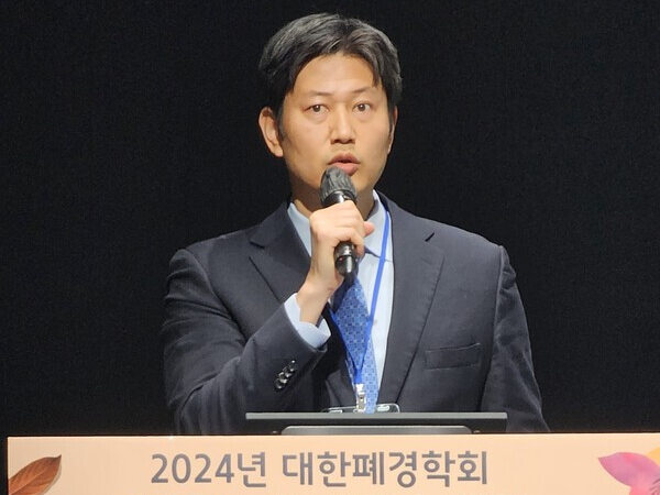 ▲대한폐경학회 전성욱 임상지침서발간위원장.