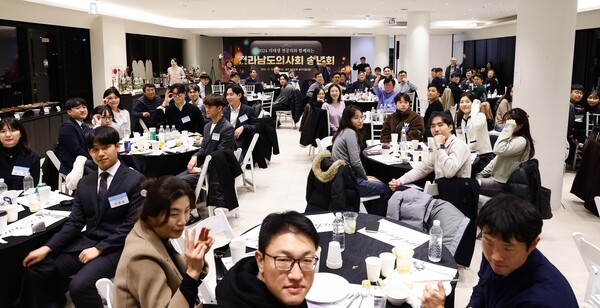 전라남도의사회는 18일 70여명의 의대생, 전공의와 함께하는 송년회를 진행했다.