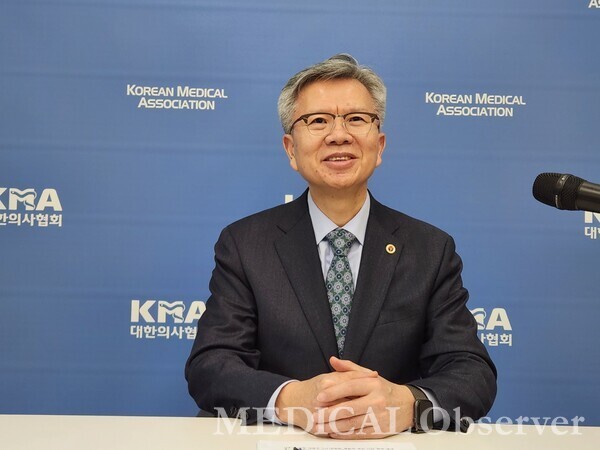 9일 대한의사협회 김택우 신임회장이 출입기자단과 인터뷰를 가졌다.