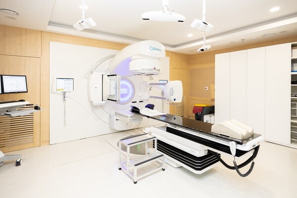 방사선암치료 선형가속기 Versa HD