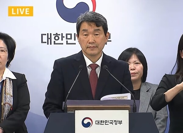 이주호 부총리 겸 교육부 장관이 7일 서울정부청사에서   '학생 복귀 및 의대 교육 정상화 방안'을 발표했다. (사진 출처 : KTV 방송 화면 갈무리)