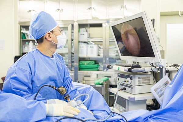 중앙대병원 최세영 교수가 리줌 수술을 진행하고 있다. 