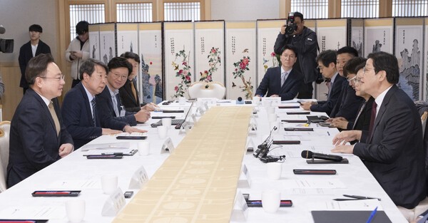 정부는 제8차 의료개혁특별위원회를 개최하고, 의료개혁 2차 실행방안을 의결했다. 