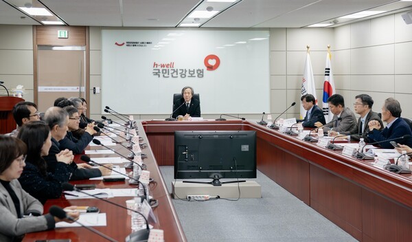 국민건강보험공단이 지난 27일 ‘범국민흡연폐해대책단’ 자문회의를 열고 보건의료 전문가들과 함께 담배소송 승소를 위한 총력 대응 방안을 논의했다.