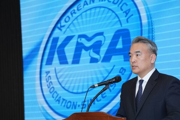 대한의사협회 김성근 대변인이 8일 긴급브리핑을 가지고 정부와 국회에 의료정상화를 위한 대화를 요청했다. (제공 :대한의사협회)