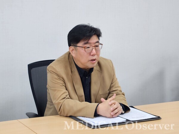 더불어민주당 정책위원회 보건의료 조원준 수석전문위원이 10일 회 보건복지위 전문기자협의회와 간담회를 갖고 대선 공약 준비 기조를 밝혔다.