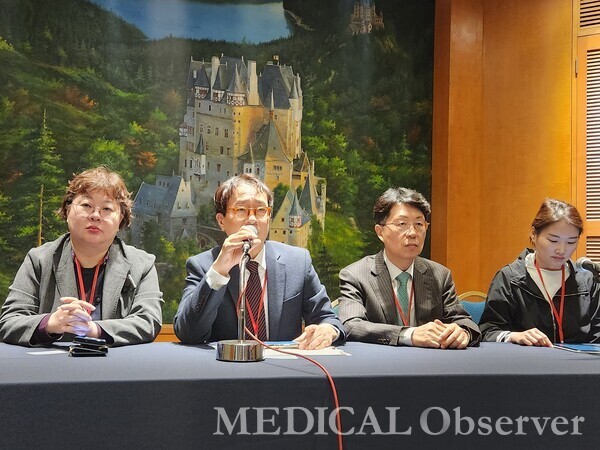 직선제 산부인과개원의사회는 13일 서울 홍제동 스위스 그랜드 호텔에서 제 19차 춘계학술대회 기념 기자간담회를 가졌다.