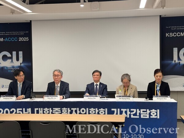 대한중환자의학회는 24일 서울 코엑스마곡 컨벤션센터에서 열린 학술대회 현장에서 기자간담회를 개최했다. 