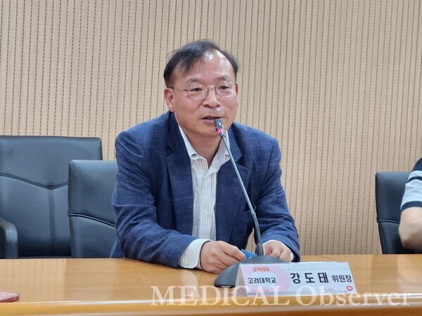 제13기 건강보험 재정운영위원회 강도태 위원장은 19일 1차 소위원회 회의를 마치고 전문기자단과 간담회를 가졌다.