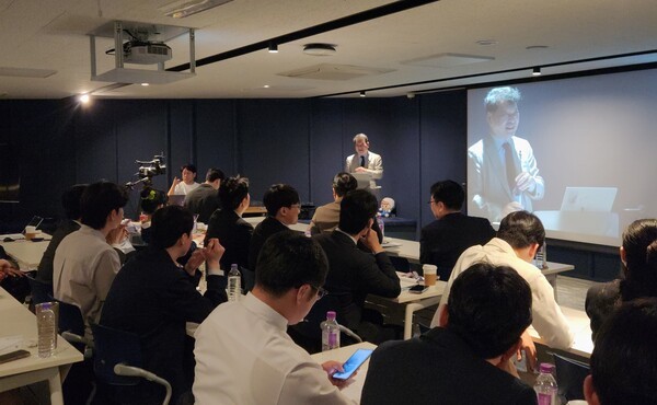 휴젤은 자사 봉합사 브랜드 블루로즈의 사내 교육을 실시했다고 21일 밝혔다. 