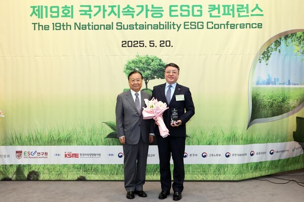 국민건강보험공단은 지난 20일 서울 한국프레스센터에서 개최된 '제19회 국가지속가능경영 ESG 우수기업 시상식'에서 3년 연속 종합대상을 수상했다.