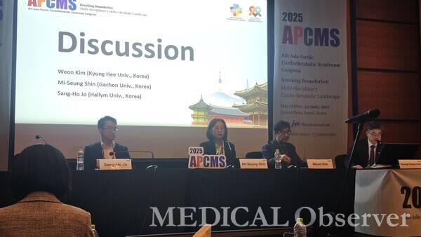 ▲심장대사증후군학회는 23일 콘래드 서울에서 '아시아·태평양 심장대사증후군 국제학술대회(APCMS) 기자간담회'를 개최했다. (좌부터) 심대학 조상호 총무이사, 신미승 국내협력이사, 김원 부회장, 한승환 회장.