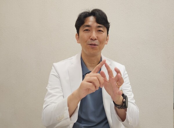 키탑 소아청소년과의원 윤종서 원장이 16일 기자간담회를 갖고 아이의 올바른 성장을 위해 생리적 변화와 성장의 흐름을 주시해야 한다고 설명했다.