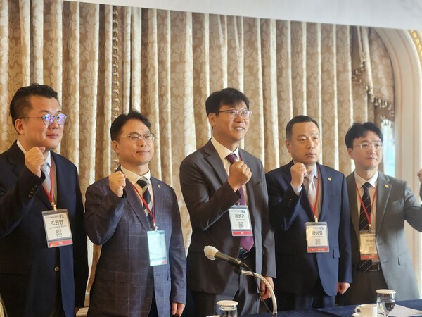 서울시내과의사회가 22일 서울 소공동 롯데호텔에서 일차의료를 강화해야 한다는 결의문을 발표했다.