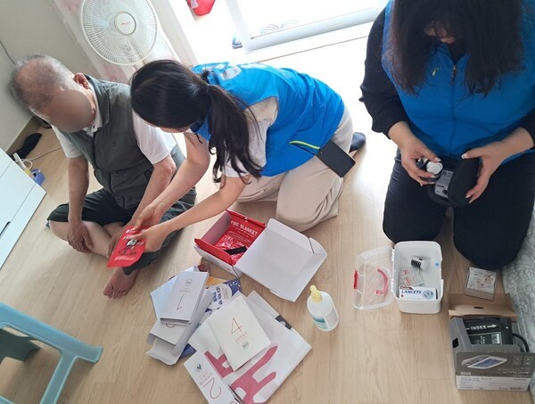 강보험심사평가원 울산경남본부창원시는 19일 장애인종합복지관을 통해 화재안전용품을 지원하고 건강상담 및 혈압․혈당 측정 등 의료봉사도 실시했다.