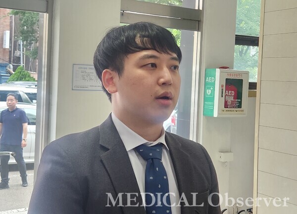 대한전공의협의회(대전협)가 한성존 비상대책위원장이 28일 서울시의사회관에서 열린 대의원 총회에서 선출을 공식 인준받았다.