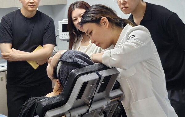 휴젤은 영남권 미용성형 분야 의료진 20명을 대상으로 '휴젤 트레이닝 세미나'를 개최했다고 8일 밝혔다. 