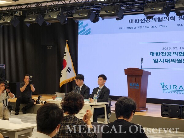 대한전공의협의회가 19일 임시대의원총회를 열고 3대 정부 요구안을 확정했다.