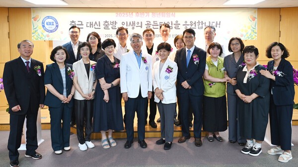 ▲한양대병원은 25일 신관 6층 세미나실에서 '2025년 후반기 정년퇴임식'을 개최했다.