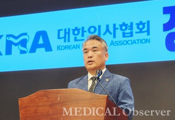 대한의사협회 김성근 대변인이 31일 서울 용산 의협회관에서 정례브리핑을 가졌다.