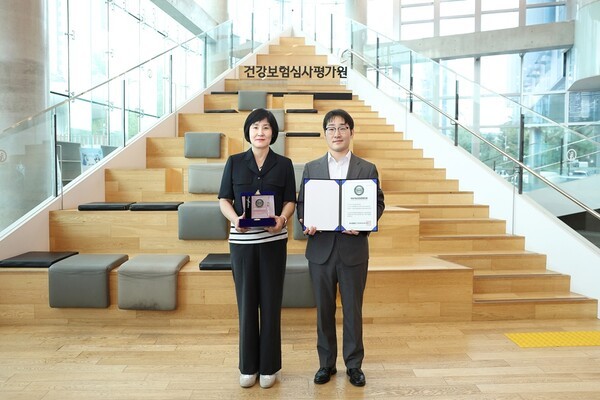 (왼쪽부터) 심사평가원 국민지원실장 김경화, 한국ESG데이터 원장 안동규