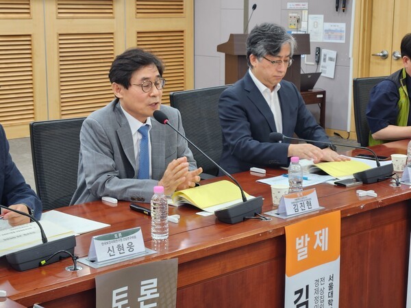 서울대 간호대 김진현 교수가 6일 '건강보험 재정 균형을 위한 정책 토론회'에서 발언하고 있다.