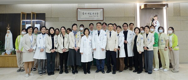 ▲가톨릭대 여의도성모 안과병원 의료진.