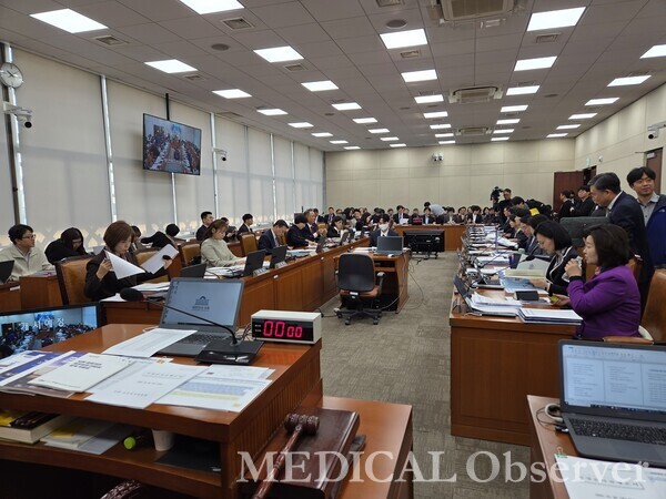 국회 보건복지위원회는 30일 종합감사를 진행했다.