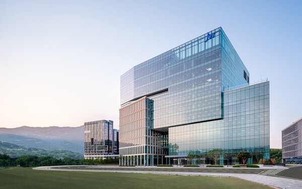 JW홀딩스, '솔리더스' 인수···오픈이노베이션 강화 - 뉴스 썸네일 이미지